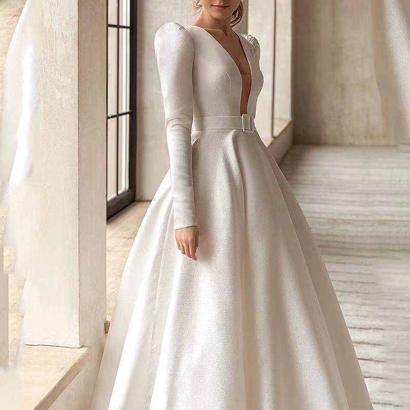 Vestido blanco estilo dama, de satén fino y de temperamento francés alto, con falda larga.