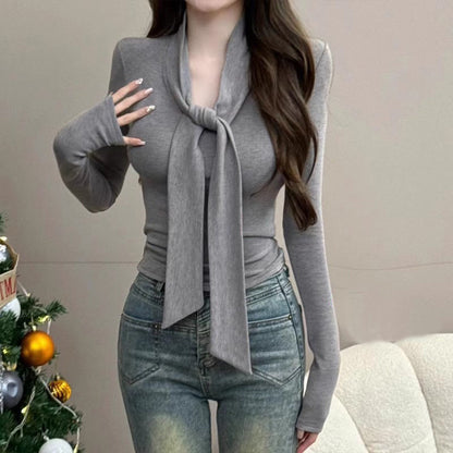 Camisa con cuello en V y cordones en color rojo puro