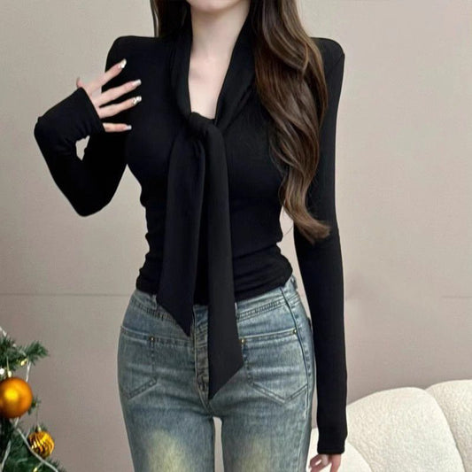 Camisa con cuello en V y cordones en color rojo puro